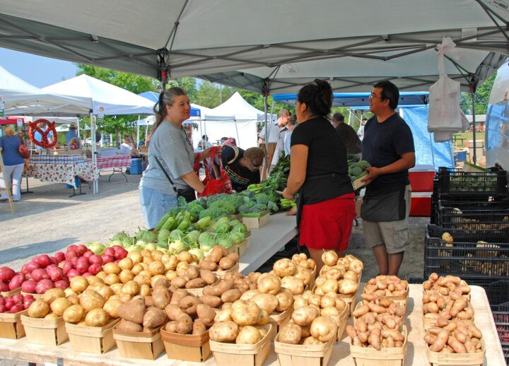 Bauernmarkt - Photo by Michigan Municipal League on Pexels, CC2.0 license 
https://www.flickr.com/photos/michigancommunities/15168955986/