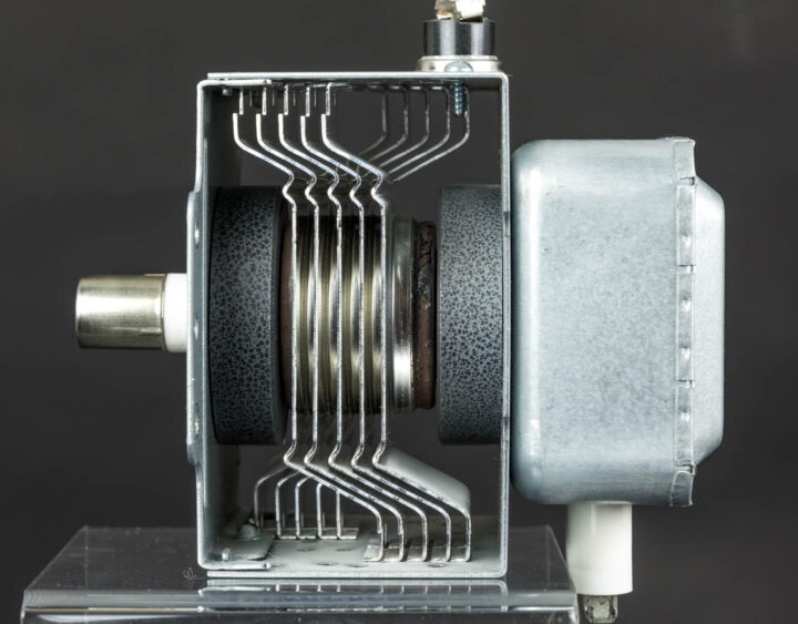Ein Magnetron zur Erzeugung von Mikrowellen
